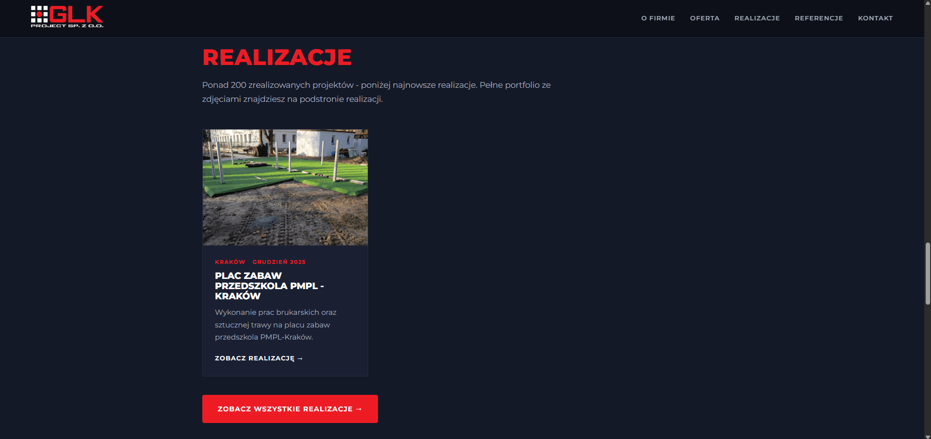 Sekcja realizacji na glkproject.pl - karta projektu ze zdjęciem z budowy, lokalizacją, datą i krótkim opisem oraz przycisk prowadzący do pełnego portfolio.